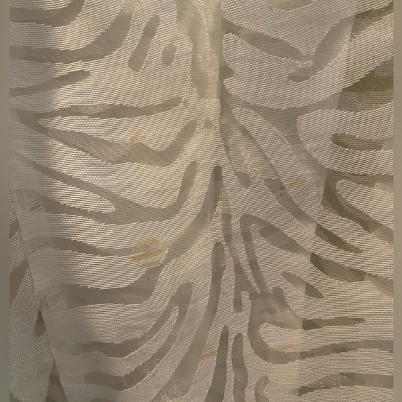 Sheer white zebra print blouse with puffy sleeves - Picture 3 of 4